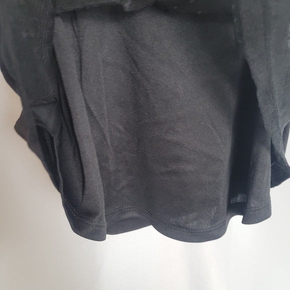 NWT Maurices Black Sleeveless Sheer Overlay Cutout Top Women's Size Medium - Picture 3 of 13